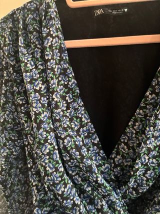 Blusa Zara floral manga larga XS