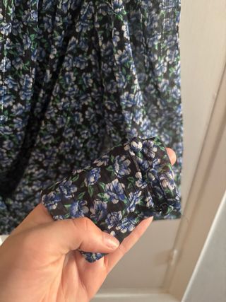 Blusa Zara floral manga larga XS