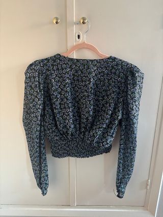 Blusa Zara floral manga larga XS