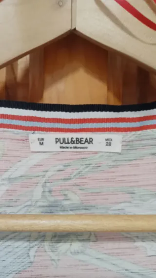 Body Pull&Bear floral manga corta Talla M