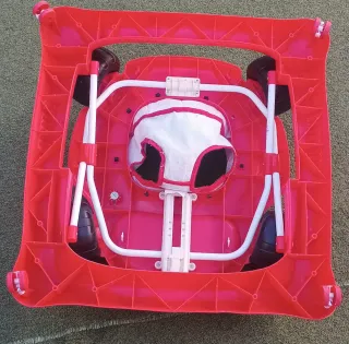 Coche correpasillos rojo