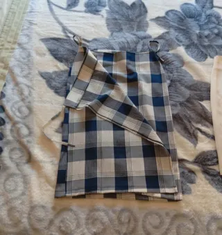 Falda de cuadros beige, gris y azul
