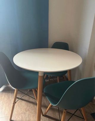 Tavolo da pranzo rotondo beige Y e 4 sedie