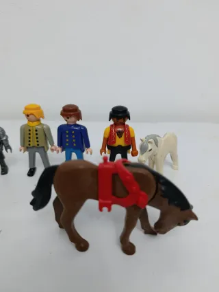 Figuras Playmobil y Caballos