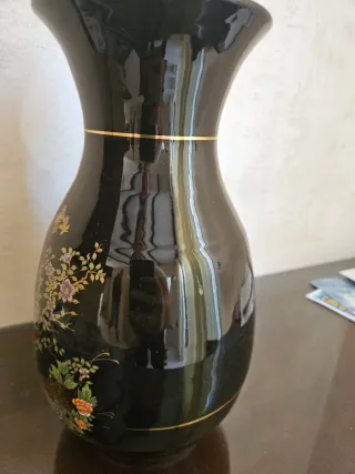 Jarrón Negro Cerámica Flores y Pavos Reales