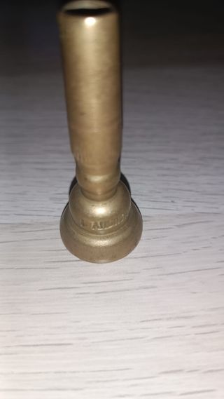 CORNETA HONSUY CON BOLSO Y BOQUILLA.