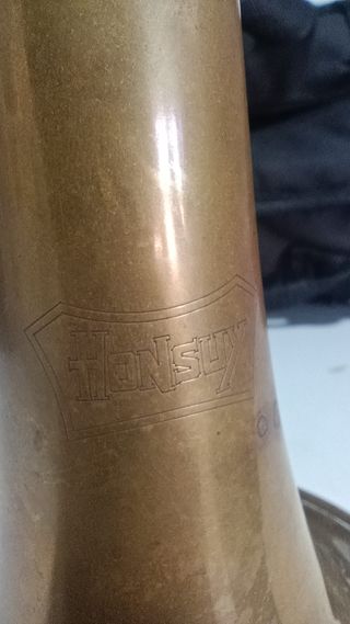 CORNETA HONSUY CON BOLSO Y BOQUILLA.