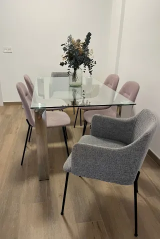 CONJUNTO DE MESA Y SILLAS PARA SALÓN COMEDOR