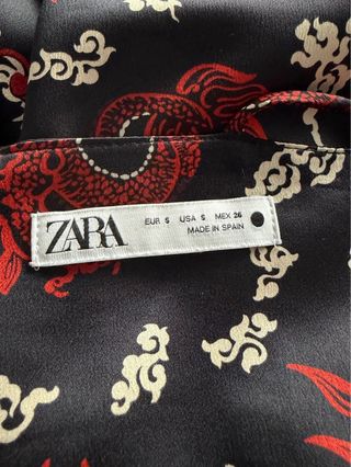 Vestido corto dragones Zara