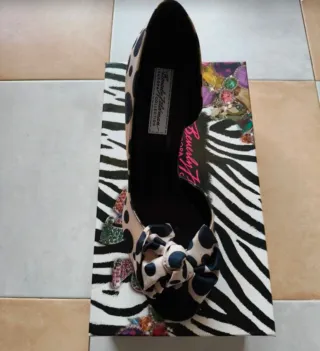 Zapatos Beverly Feldman Beige/Negro Lunares