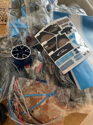 Replica dettagliata della leggendaria auto sportiva Bugatti Chiron in mattoncini Lego