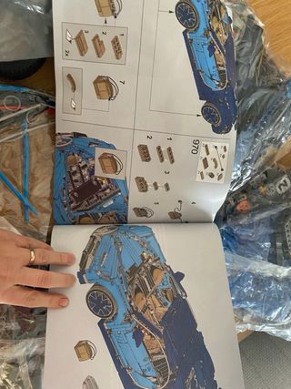 Replica dettagliata della leggendaria auto sportiva Bugatti Chiron in mattoncini Lego