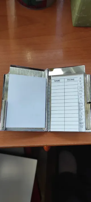 Agenda de teléfono plateada años 60