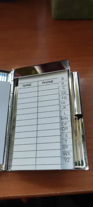 Agenda de teléfono plateada años 60