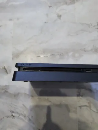 PS4 Slim Negra + 2 Juegos