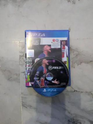 PS4 Slim Negra + 2 Juegos