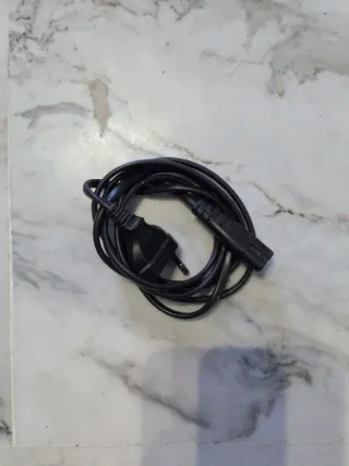 PS4 Slim Negra + 2 Juegos