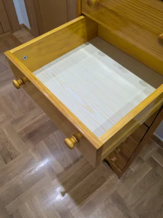 Cajonera de pino con 8 cajones