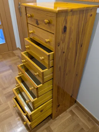 Cajonera de pino con 8 cajones