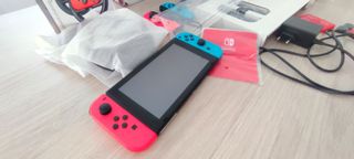 Nintendo Switch + 6 Joy-Cons + Accesosios