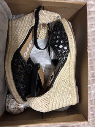 Sandalias cuña negras y beige