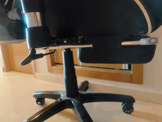 Silla Gaming F004 con reposapiés