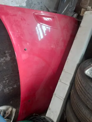 Capó delantero Opel Astra GSI rojo