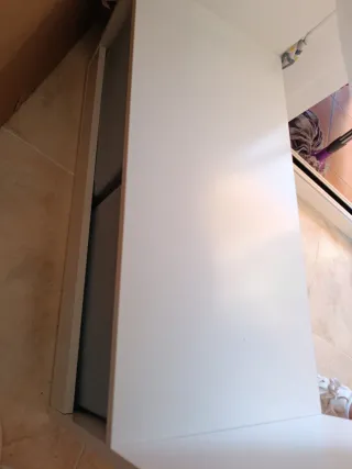 Estantería infantil blanca con cubos