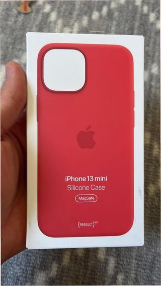 Custodia iPhone 13 Mini in silicone MagSafe rossa