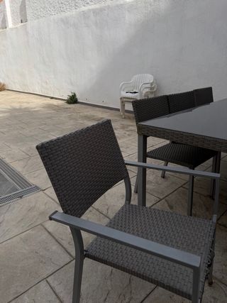 Mesa de cristal con 6 sillas de exterior