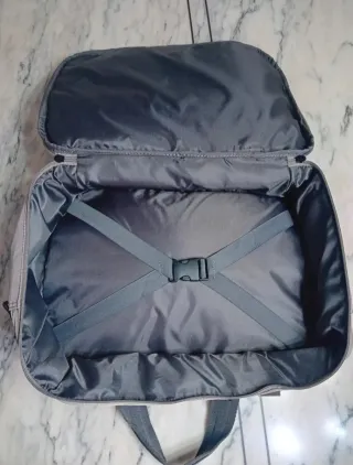 Bolsa de viaje/ mochila gris