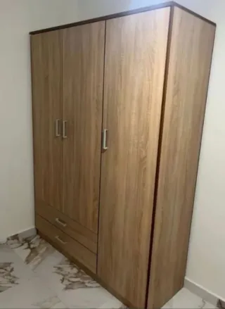 Armarios y cómoda de madera