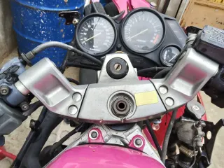 Moto Kawasaki zzr Rosa y Roja