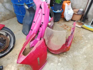 Moto Kawasaki zzr Rosa y Roja