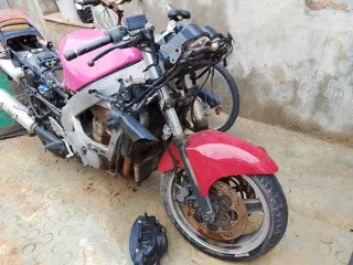Moto Kawasaki zzr Rosa y Roja