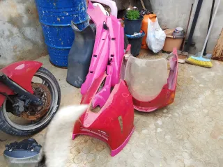 Moto Kawasaki zzr Rosa y Roja