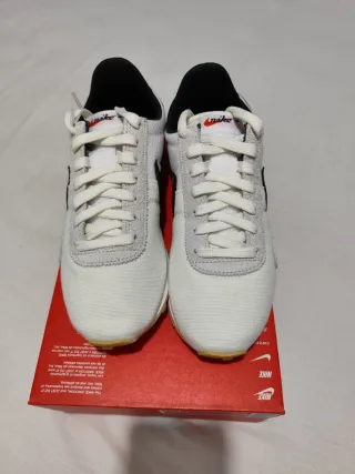 Zapatillas Nike Unisex Blancas y Negras