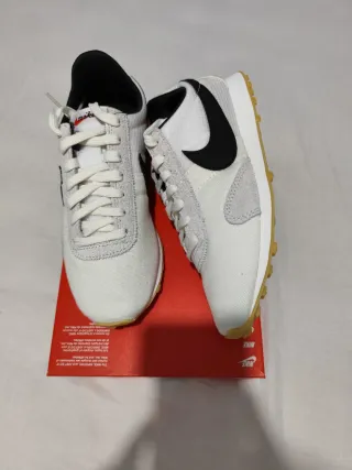 Zapatillas Nike Unisex Blancas y Negras