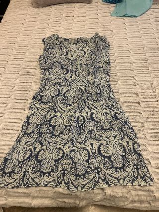 Vestido de playa azul y blanco