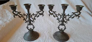 Juego de 2 candelabros de metal