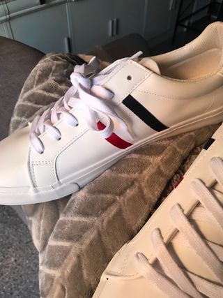 Zapatillas blancas hombre, con rayas