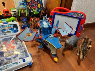 Lote de juguetes varios.