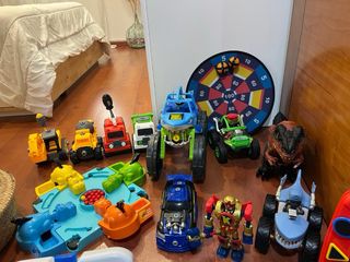 Lote de juguetes varios.