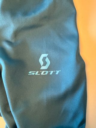 Capa técnica Scott Talla L con aislamieto pluma