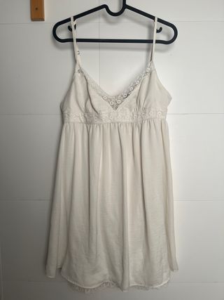 Vestido lencero beige corto