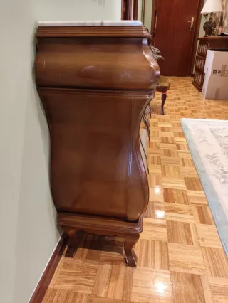Aparador clásico madera y mármol