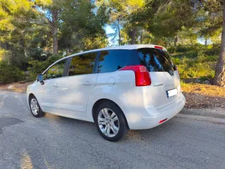 Peugeot 5008 2011