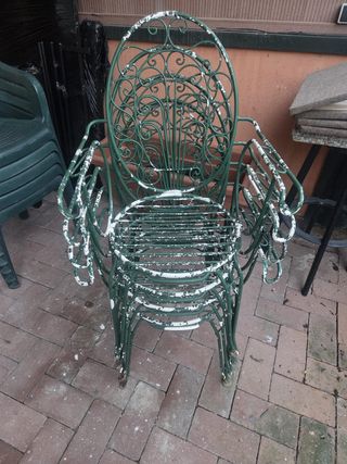 Mesa redonda de mármol con 4 sillas