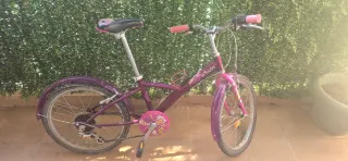 Bicicleta infantil morada B'Twin