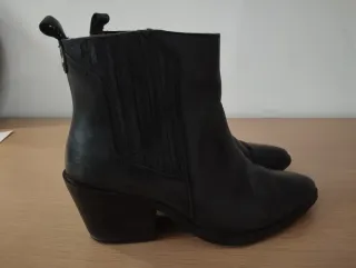 Botín de piel negro tacón